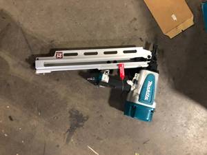 Makita Pneumatic 3-12 in. 21° Full Round Head Framing Nailer    Customer Returns See Pictures