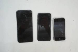 lot 20 image: 3- Used Apple Iphones