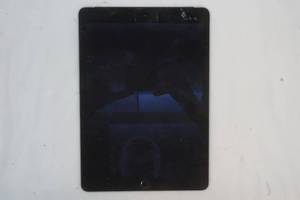 lot 21 image: Apple Ipad