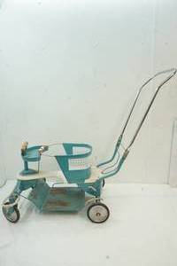 lot 41 image: Vintage Stroller