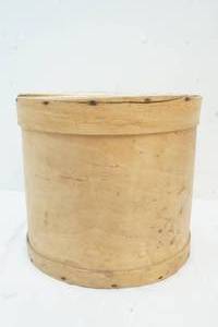 lot 44 image: Vintage Cheese Box