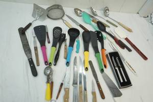 lot 174 image: Variety of Utensils