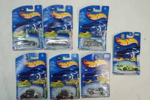 lot 180 image: 7 Hot Wheels New in packages
