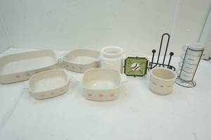 lot 182 image: Variety of Cookware