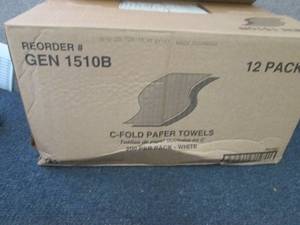 lot 58 image: GEN 1510 White C-Fold Paper Towels,...