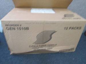 lot 59 image: GEN 1510 White C-Fold Paper Towels,...