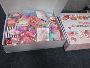 lot 162 image: 2 pks Happy Valentines Popits...