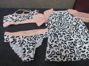 lot 177 image: Girls Swim Wear Set Size10-12...