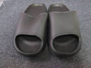 lot 187 image: Size 44-45 Cushioned Slides...
