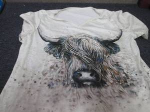 lot 200 image: Medium Ladies Vneck Tshirt...