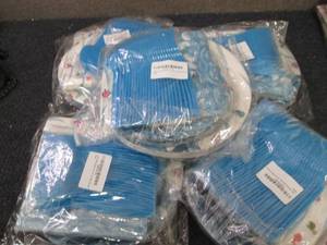 lot 254 image: 5- 100 pc Party Supply Sets...