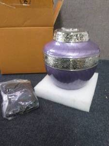 lot 272 image: Urns of dignity-Urns for Human Ashe...