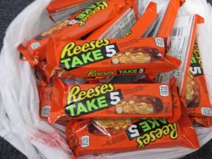 lot 372 image: 12- 1.5 oz Reeses Take 5 Bars...