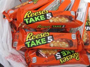 lot 374 image: 12- 1.5 oz Reeses Take 5 Bars...