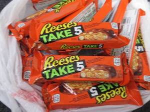 lot 375 image: 12- 1.5 oz Reeses Take 5 Bars...