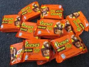 lot 386 image: 12- 1.2 oz Reeses Big Cup with Rees...