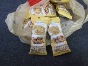 lot 415 image: 12- 1.25 oz pks BananaWalnuts Snac...