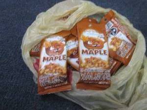 lot 418 image: 12- 1.25 oz pks MapleWalnuts Snack...