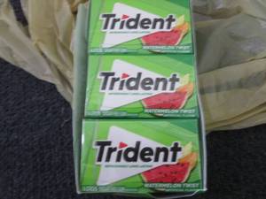 lot 466 image: 12 pks Trident Watermelon Twist Gum...
