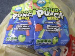 lot 469 image: 12- 5.0 oz Pk Sour Patch Bites...