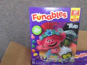 lot 473 image: 4- 8 oz 10 ct Boxes Trolls Funables...