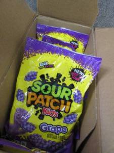 lot 488 image: 8- 8.02 oz Bags Sour Patch Kids Gra...