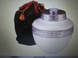 lot 302 image: Urns of dignity-Urns for Human Ashe...