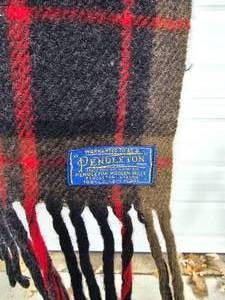 lot 11 image: Pendleton Wool Throw Blanket  Olive Plaid