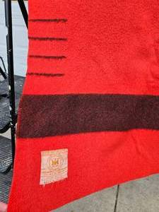 lot 21 image: Hudson Bay 4-Point RedBlack Wool Blanket