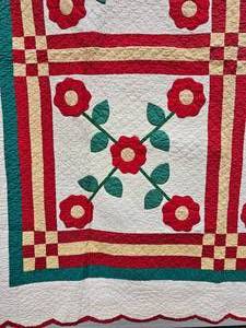 lot 29 image: Red Rose of Sharon Hand-Quilt Blanket