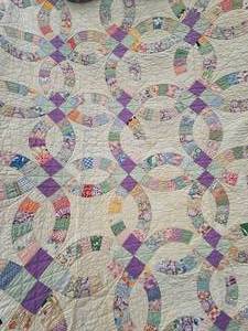lot 31 image: Vintage Double Wedding Ring Hand-Stitched Quilt Blanket
