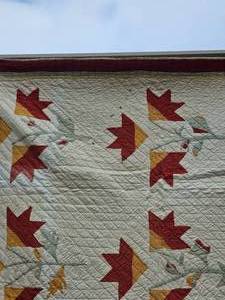 lot 34 image: Vintage Carolina Lily Block Pattern Hand-Stitched Quilt Blanket