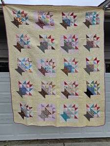 lot 37 image: Vintage Carolina Bouquet Block Pattern Hand-Stitched Quilt Blanket