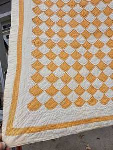 lot 70 image: WhiteYellow Scaled Quilt