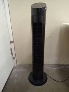 OmniBreeze Tower Oscillating Cooling Fan 4 speeds, Remote Control  (Used)