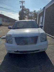 lot 4 image: 2008 GMC YUKON XL 4X4