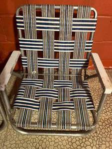lot 18 image: Two low profile lawnbeach chairs