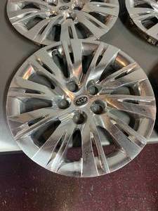 lot 54 image: Set of 4 toyota hubcaps
