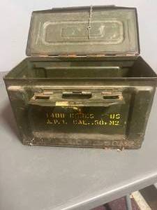 lot 103 image: Log Chain with ammo box