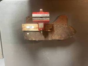 lot 119 image: Anvil & Clamp
