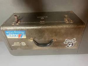 lot 121 image: Tool box with misc tools