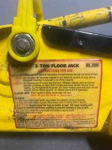 lot 129 image: 2 ton floor jack