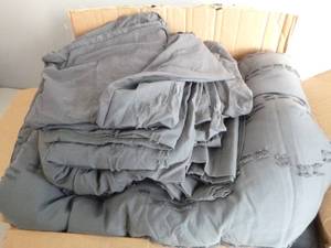 lot 402 image: Queen Size Grey Tufted Comforter Set - 7 Pieces