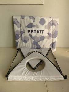 lot 406 image: PETKIT Outdoor Waterproof Cat Sleeping Tent Cave - WhiteBlue Camo