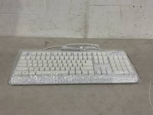 lot 167 image: Perixx PERIBOARD-517 White Wired Washable USB Keyboard