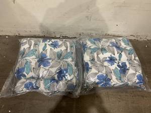 lot 259 image: SET OF 2 - Patio Cushions - BlueWhiteGrey Flowers