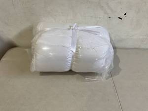 lot 331 image: SUFUEE White Cotton Down Alternative Fill Twin XL Mattress Topper