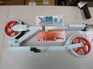 lot 457 image: Kicksy - Kick Scooter for Kids - White