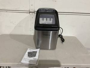 lot 15 image: Freezimer Portable Ice Maker - Silver