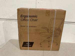 lot 38 image: Ergonomic Desk Chair - Black